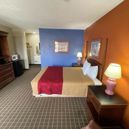 Knights Inn & Suites Emporia Exterior foto