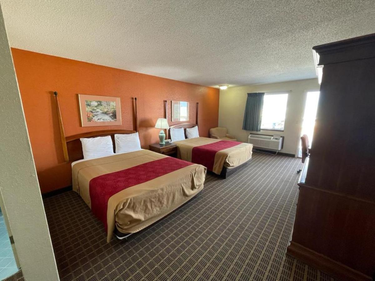 Knights Inn & Suites Emporia Exterior foto
