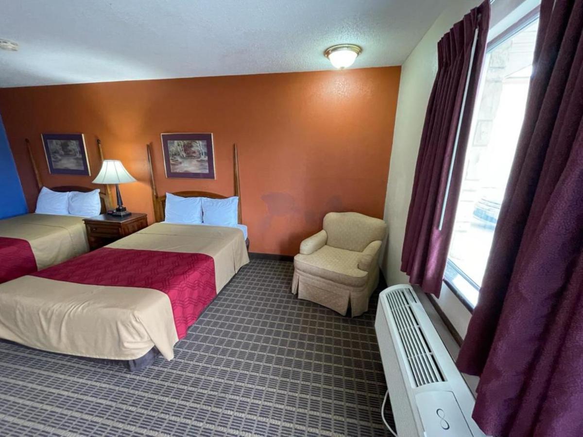 Knights Inn & Suites Emporia Exterior foto