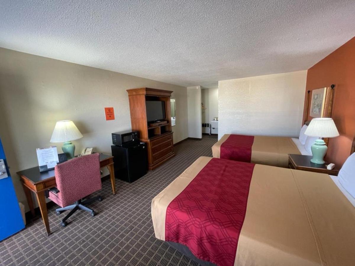 Knights Inn & Suites Emporia Exterior foto