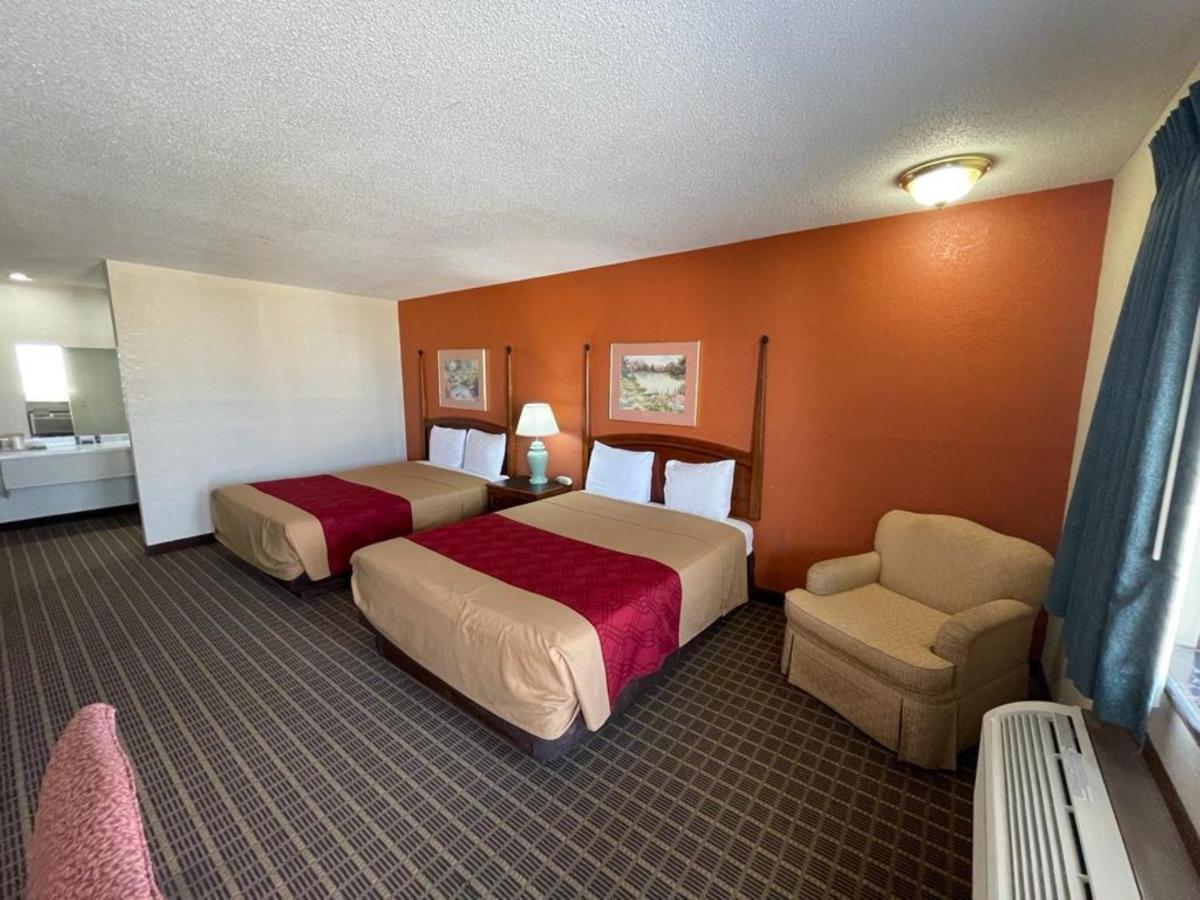 Knights Inn & Suites Emporia Exterior foto