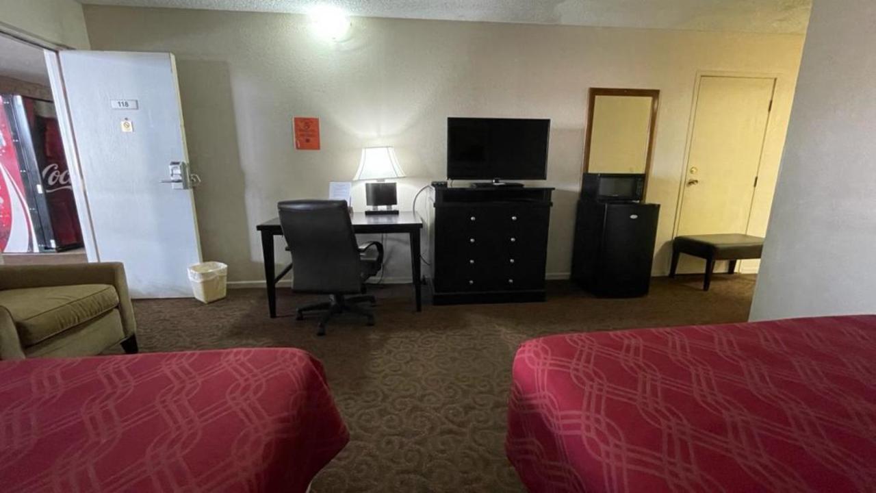 Knights Inn & Suites Emporia Exterior foto