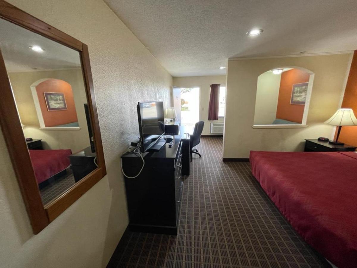 Knights Inn & Suites Emporia Exterior foto