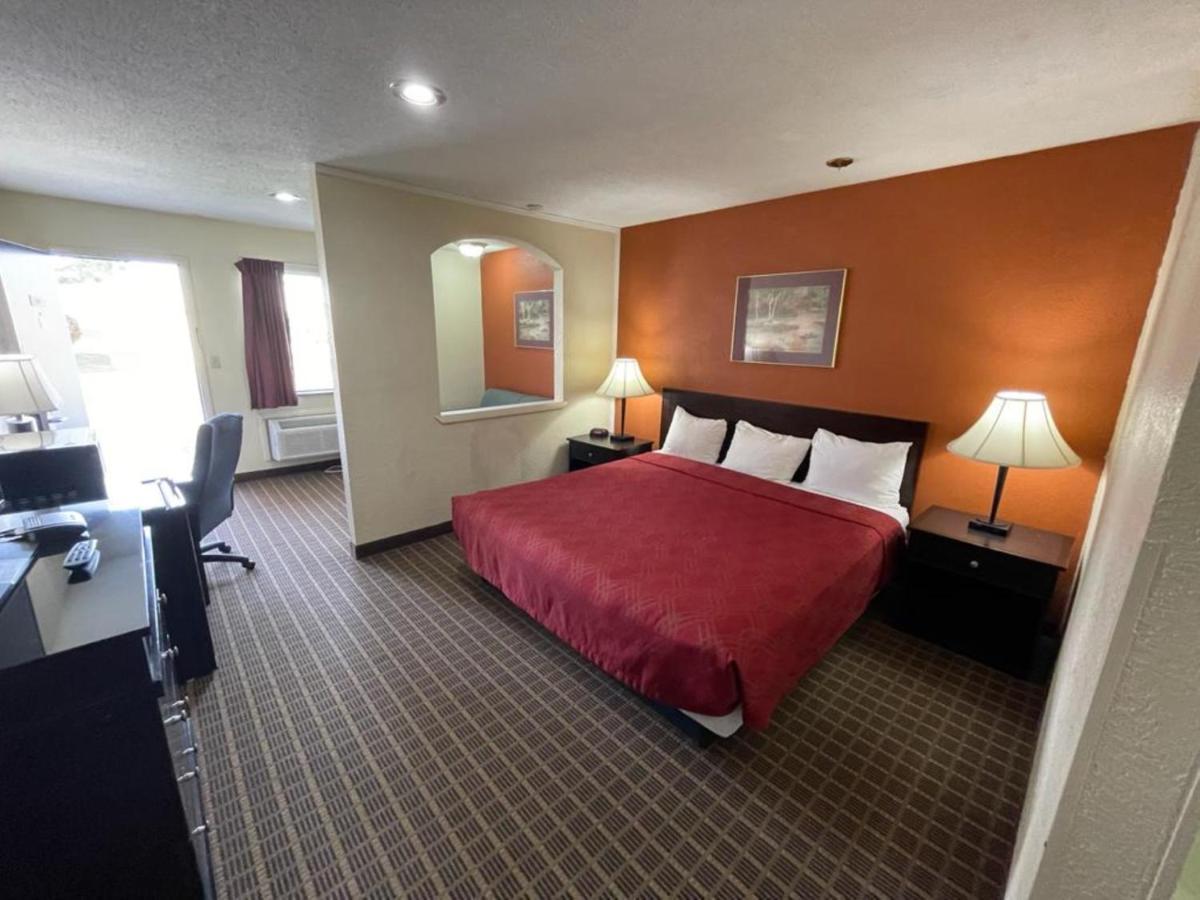 Knights Inn & Suites Emporia Exterior foto