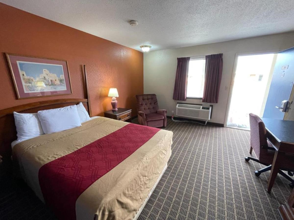 Knights Inn & Suites Emporia Exterior foto