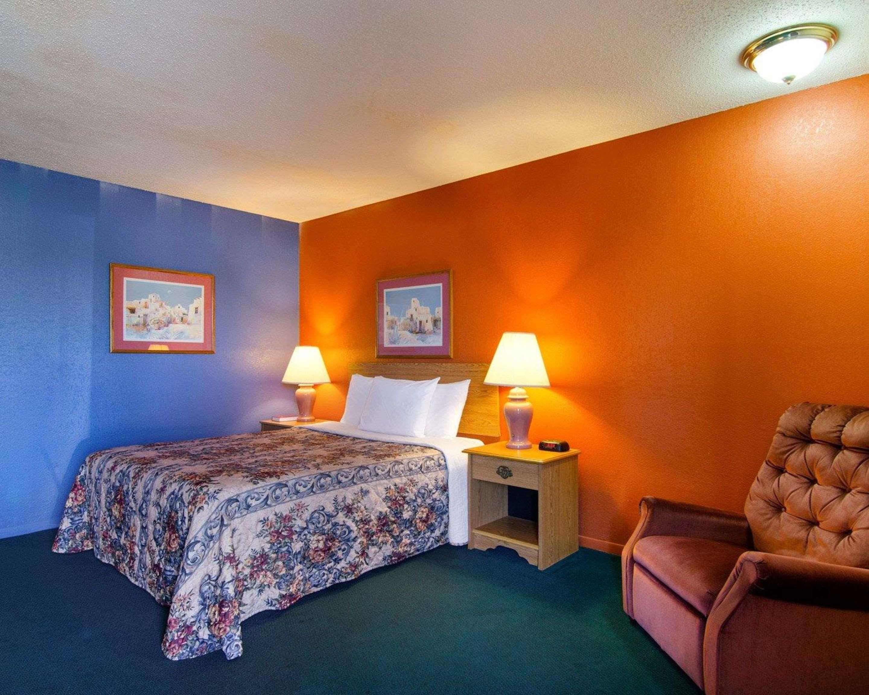Knights Inn & Suites Emporia Exterior foto