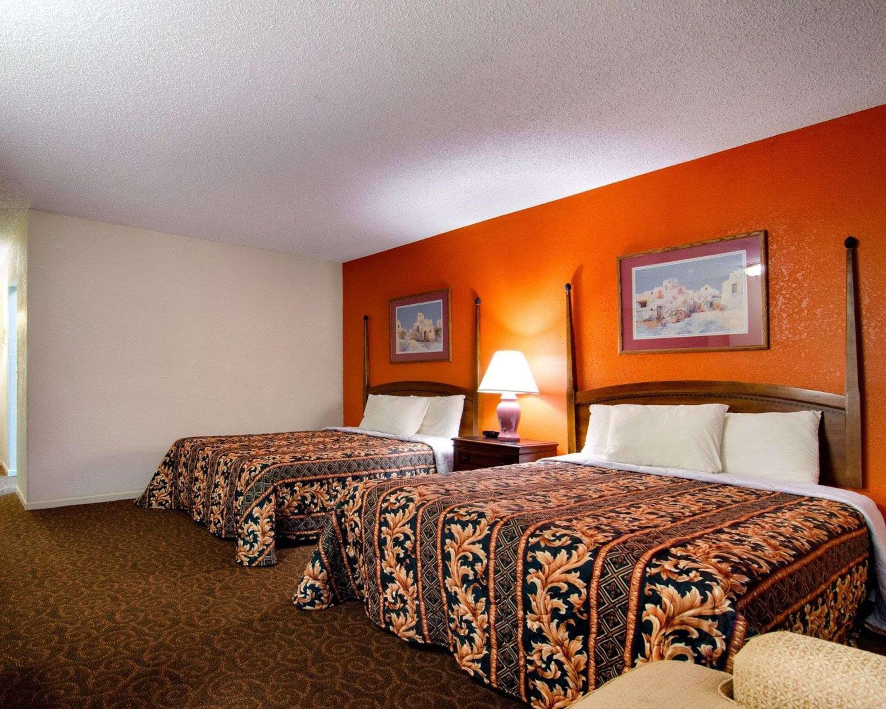Knights Inn & Suites Emporia Exterior foto