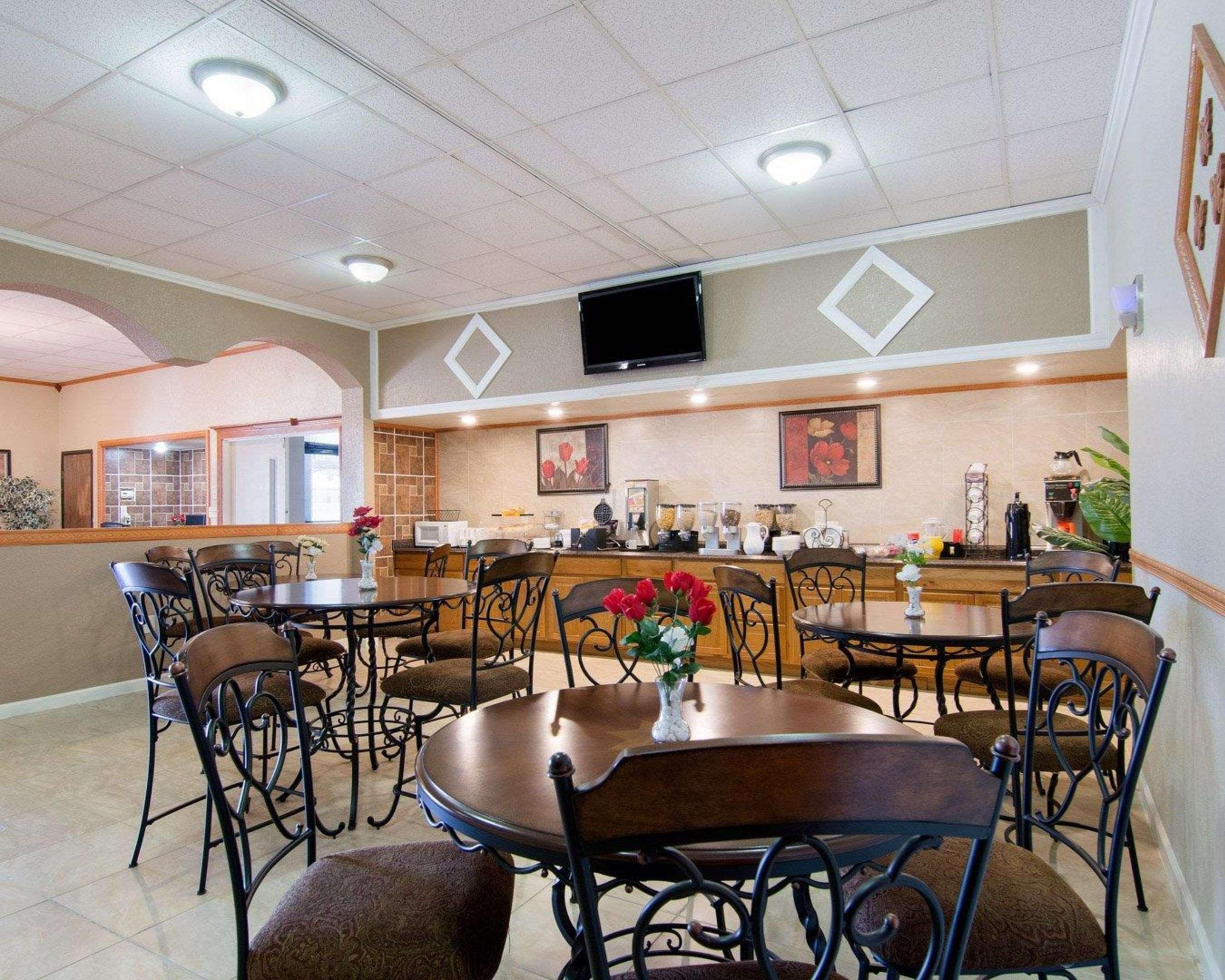 Knights Inn & Suites Emporia Exterior foto
